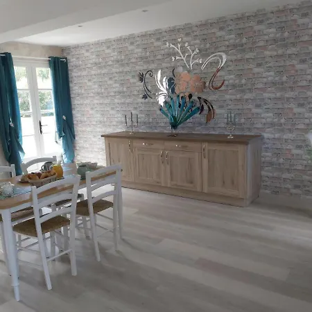 Le Bonheur Des Plumes Bed & Breakfast
