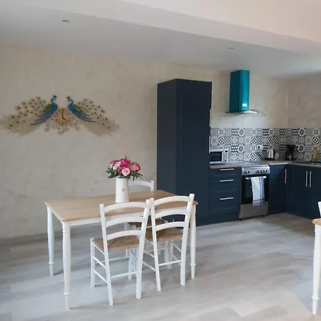 Le Bonheur Des Plumes Bed & Breakfast 3*